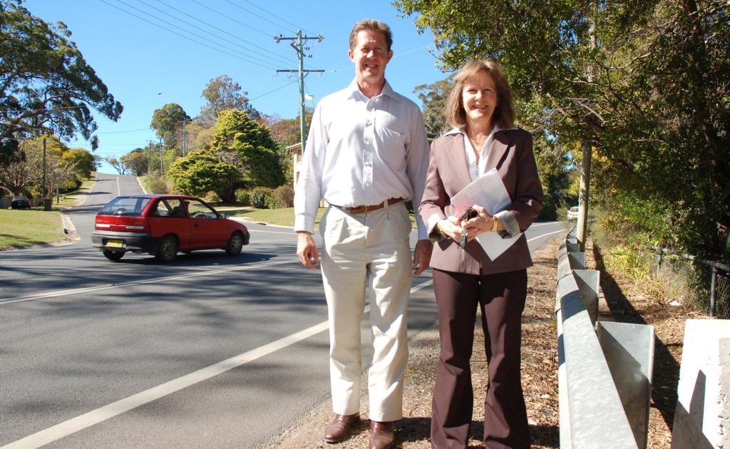 Luke Hartsuyker and Mayor Rhonda Hoban re Riversider drive road funding. pic by Claire Simmons Luke Hartsuyker and Mayor Rhonda Hoban re Riversider drive road funding. pic by Claire Simmons